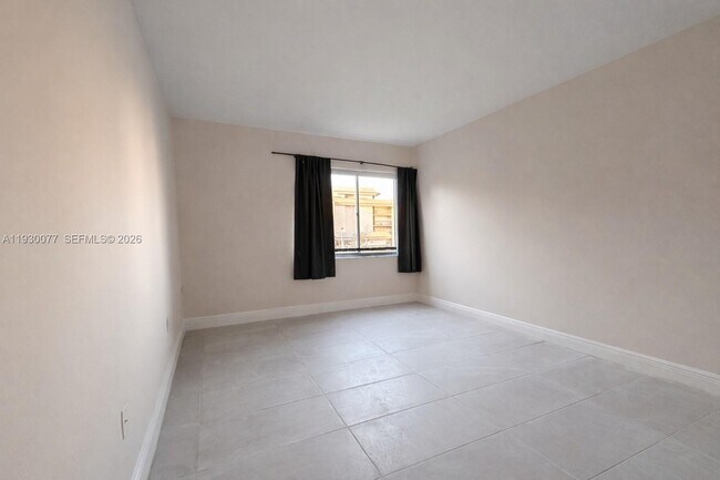 Building Photo - 731 N Pine Island Rd