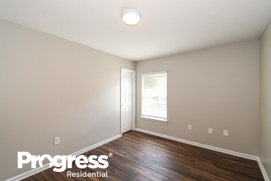 Building Photo - 14064 Fish Eagle Dr E