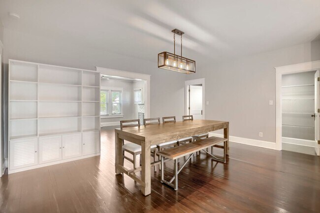 Building Photo - 213 W Frierson Ave