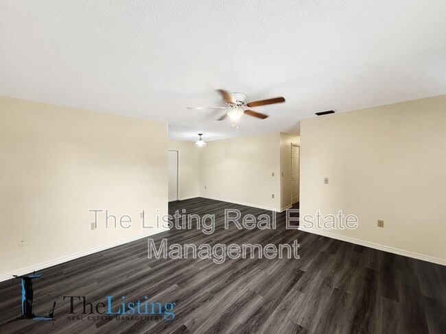 Building Photo - 5653 Viburnum Ct