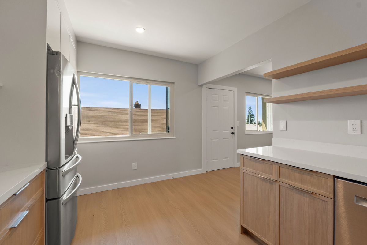 Building Photo - 3801 Lincoln Ave