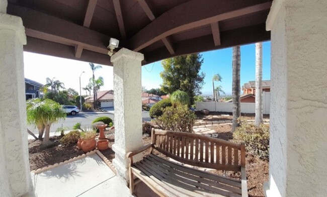 Building Photo - Move in Ready Rancho del Oro Home!