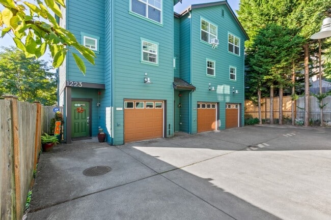 Building Photo - 3bd/2.25ba Seattle Townhouse