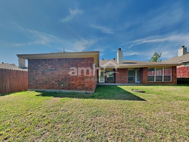 Building Photo - 818 La Sierra Ct