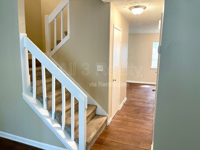 Building Photo - 145 Meadowbrook Ct