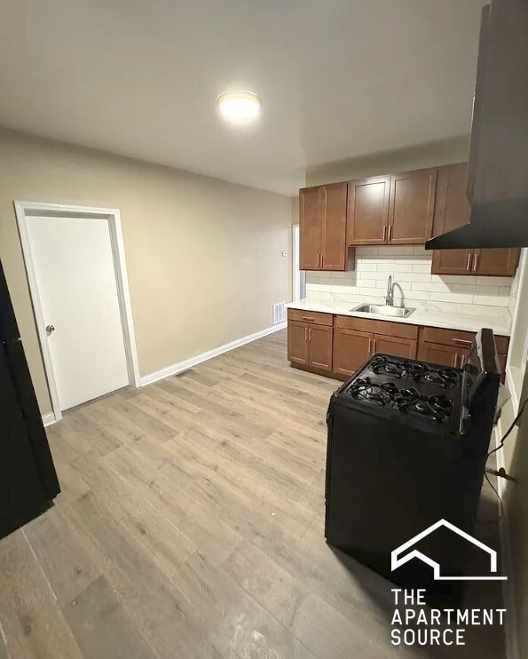 Building Photo - 8364 S Brandon Ave