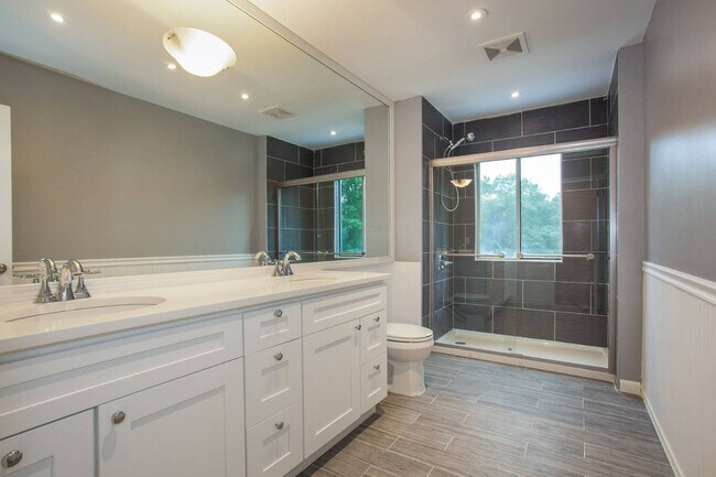 Building Photo - 12 N Ridge Rd