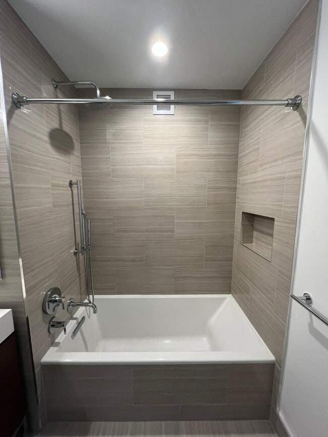 Building Photo - 99 Hudson St