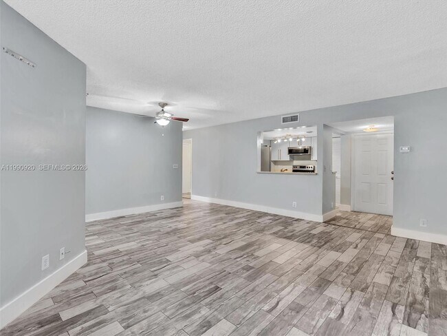 Building Photo - 9777 Westview Dr