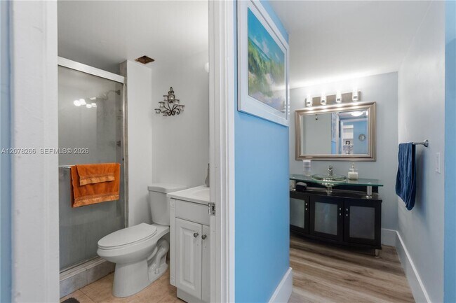 Building Photo - 1351 NE Miami Gardens Dr