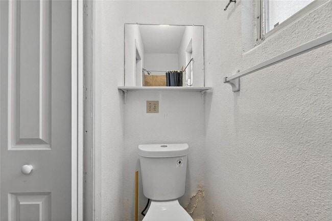 Building Photo - 2127 Scotland Dr