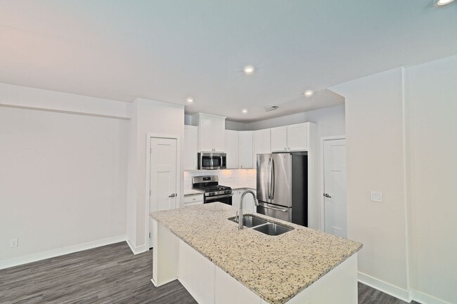 Building Photo - Relaxed Summerville Living Starts Here!