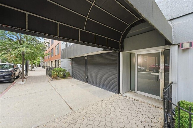 Building Photo - 1110 Clinton St