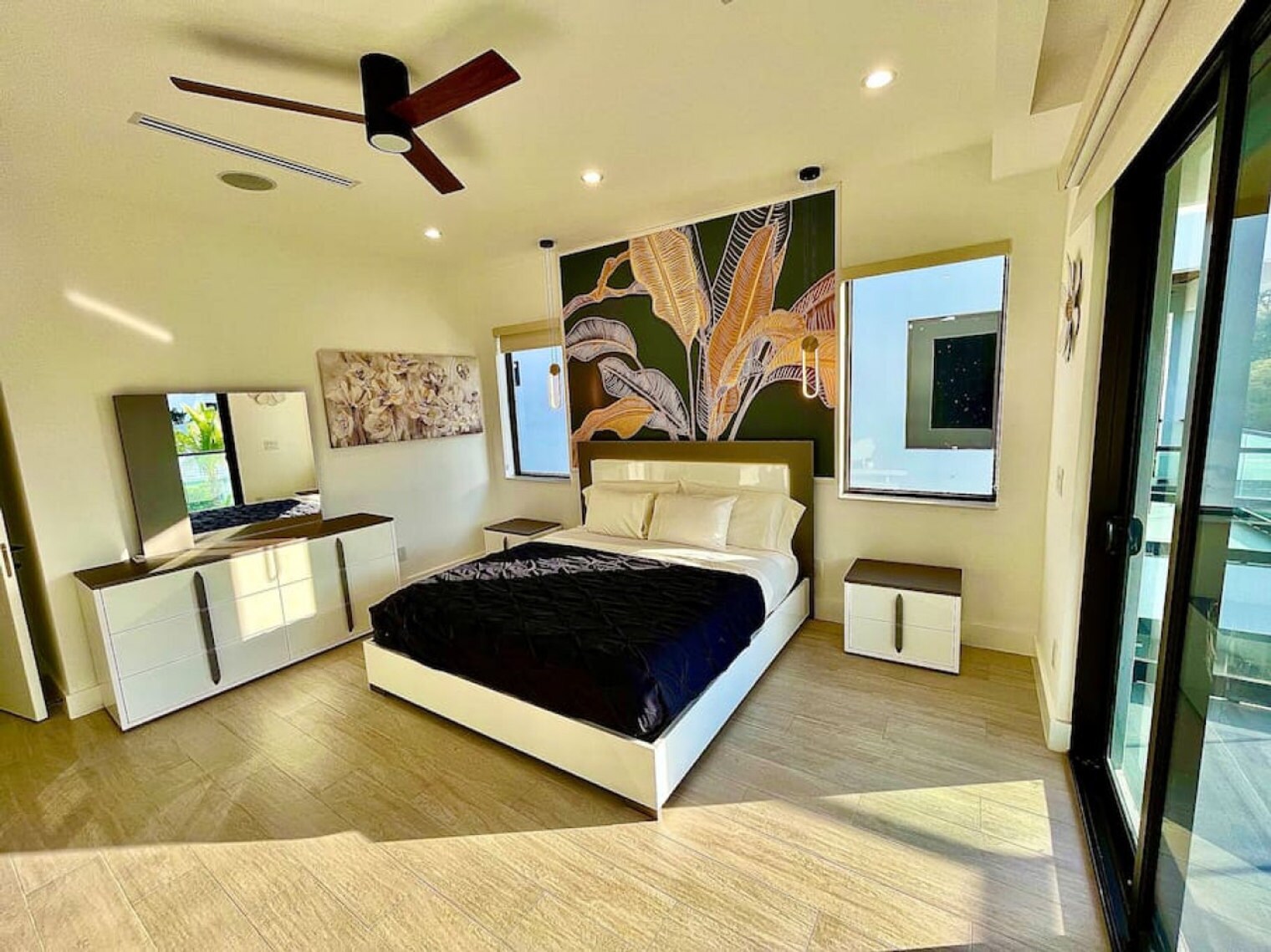 Building Photo - 549 NE 14th Ave