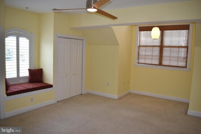 Building Photo - 204 Seneca Way