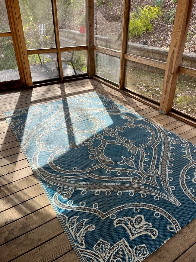 Screened in porch - 103 Birdwood Ct