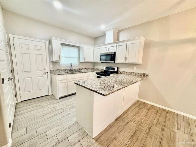 Building Photo - 1719 Davenport St