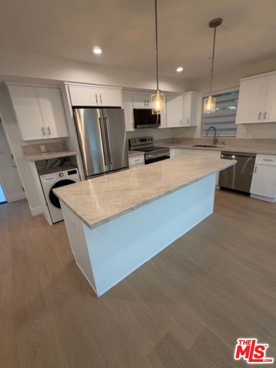 Building Photo - 5193-5193 Lindley Ave