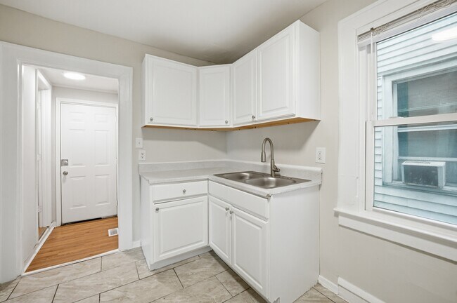 Building Photo - 829 22nd St