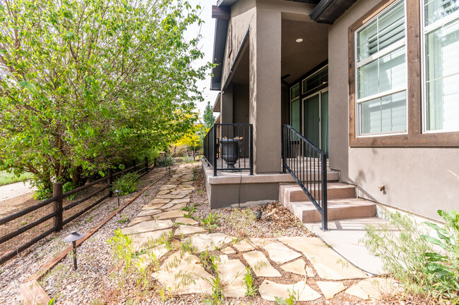 Building Photo - 2094 Two Wood Dr