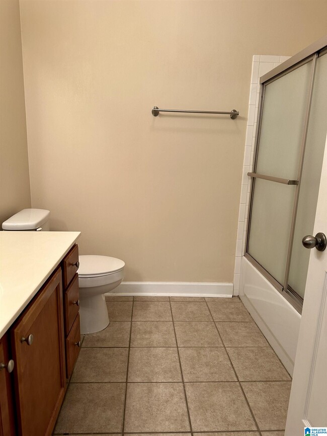 Building Photo - 208 Sterling Oaks Dr