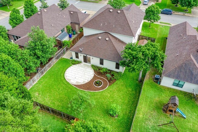 Building Photo - 2119 Howell Mountain Dr