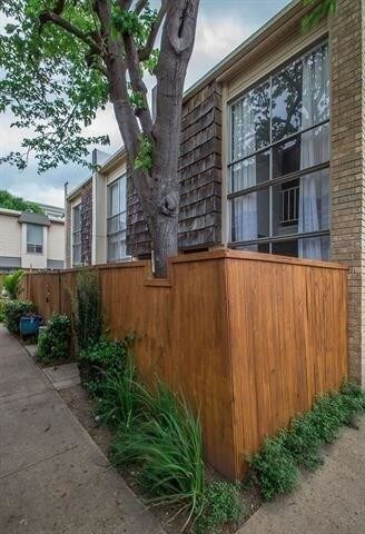 Building Photo - 2702 Douglas Ave