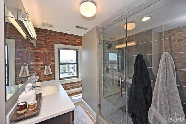 Building Photo - 27 Mercer St