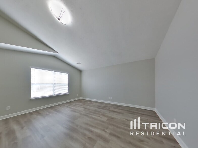 Building Photo - 645 Belgium Dr