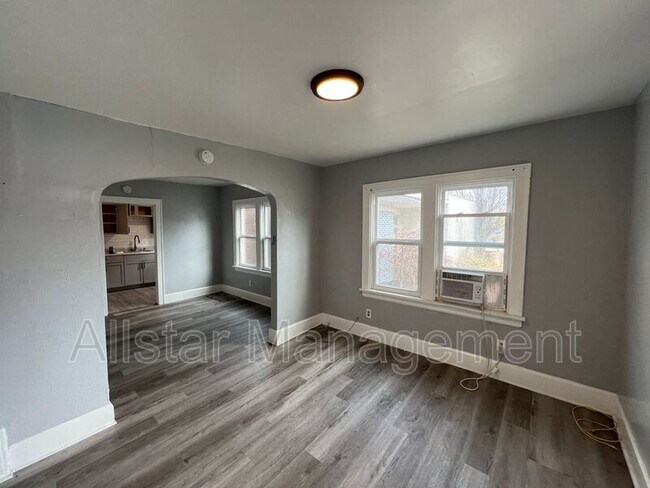 Building Photo - 539 E Cuyahoga Falls Ave