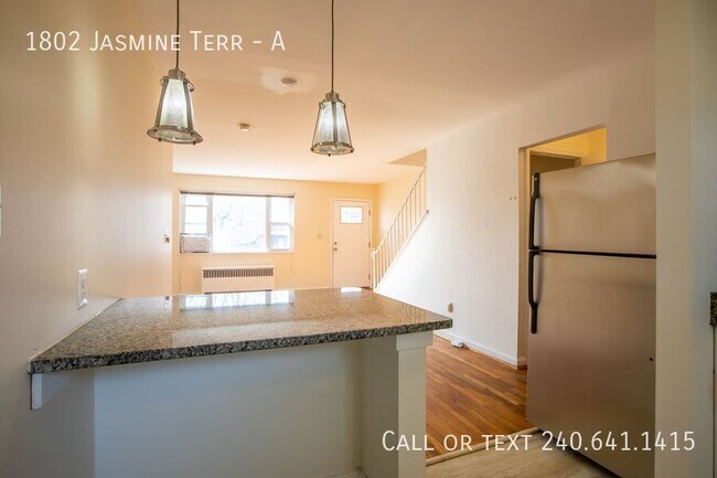 Building Photo - 1802 Jasmine Terrace