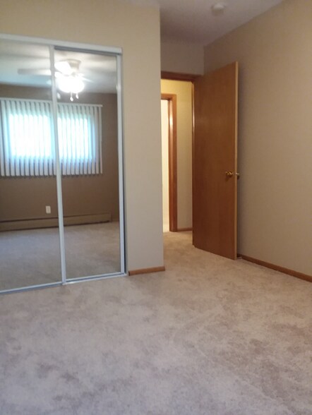 Building Photo - 3246 Douglas Dr N