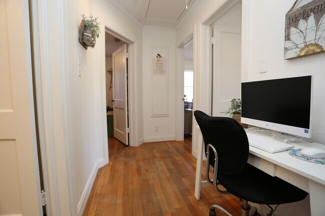 Building Photo - 206 E Grady St