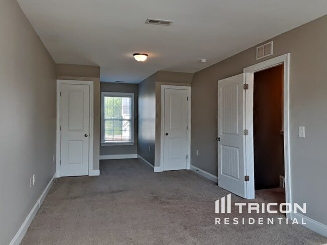 Building Photo - 508 Lakemont Dr