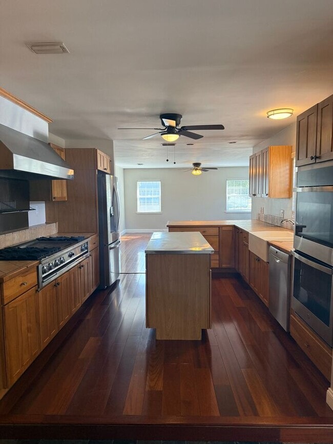 Building Photo - Stunning 2BR 2BA SFR w/ Private Pool • 2-Car Garage in Clearwater