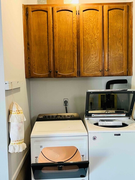 Building Photo - 6210 Welles Creek Dr