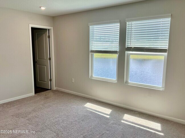 Building Photo - 14750 Cashew Ave