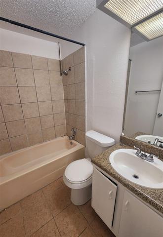 Building Photo - 506 E Denton Dr