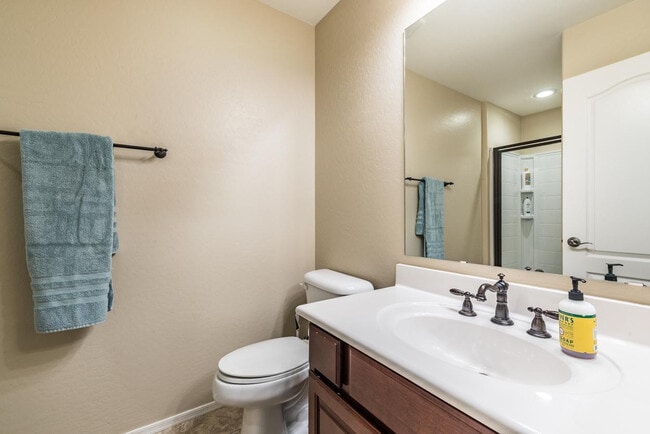 Building Photo - 1628 E Canyon Creek Dr