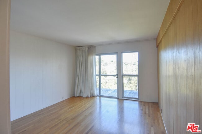 Building Photo - 8895 Appian Way