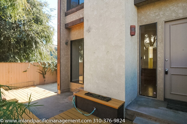 Building Photo - Private Rear Corner Townhome with Patio an...