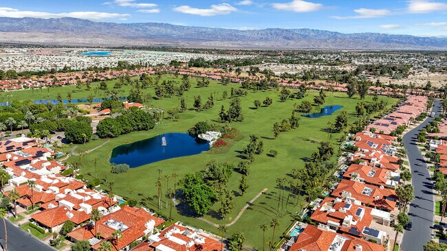 Building Photo - 216 W Kavenish Dr