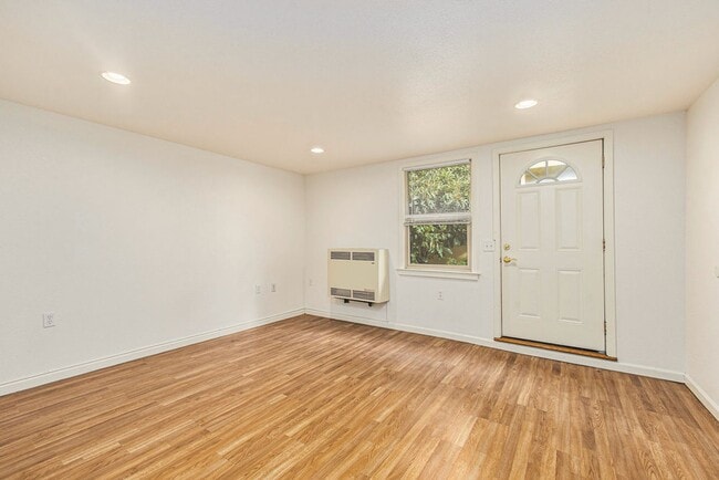 Building Photo - 935 Central Ave