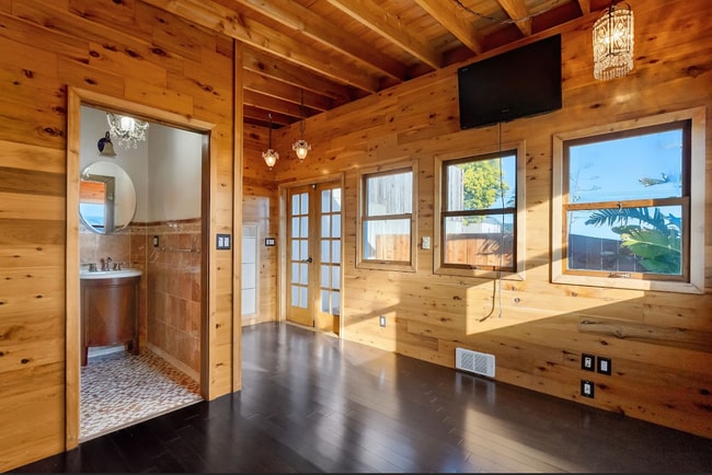 Inside Cottage Bedroom with en Suite Bathroom - 10 Tucker Ave