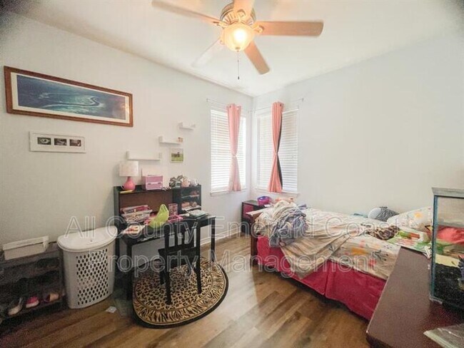 Building Photo - 304 Peoria Blvd