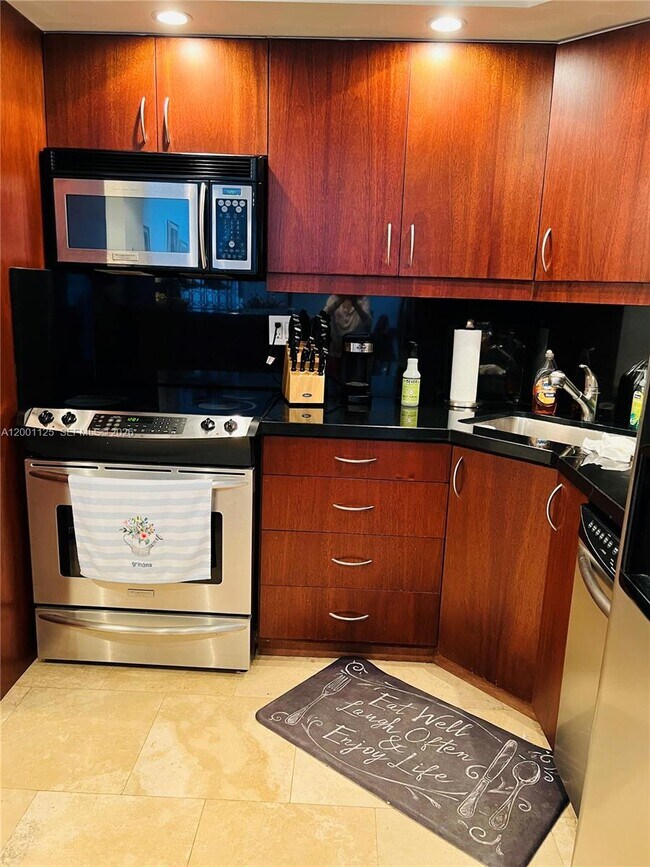 Building Photo - 2333 Brickell Ave