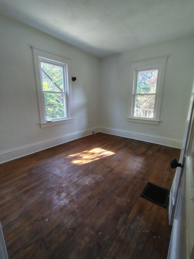 Building Photo - 1812 S 4th St