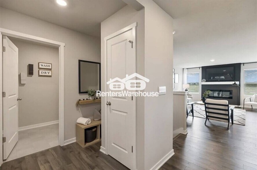 Building Photo - 2656 SE Fox Valley Dr