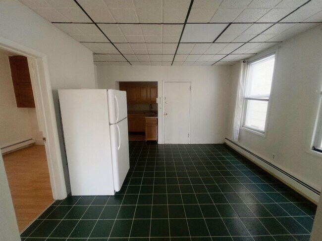 Building Photo - 17 E 48th St