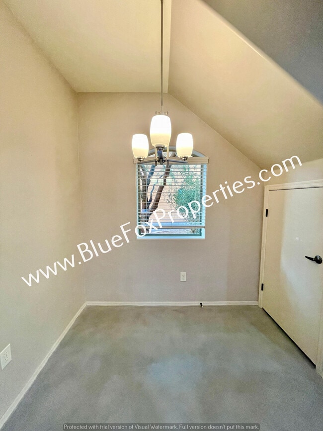 Building Photo - 2428 E Emerald Moon Dr